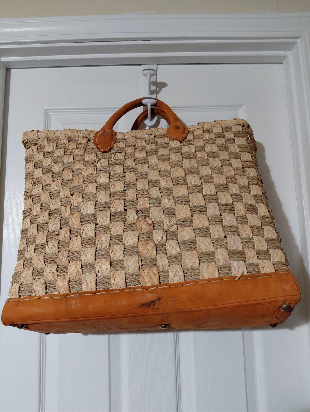 Extra Large Woven bag with Leather Handles. - Picture 7 of 10